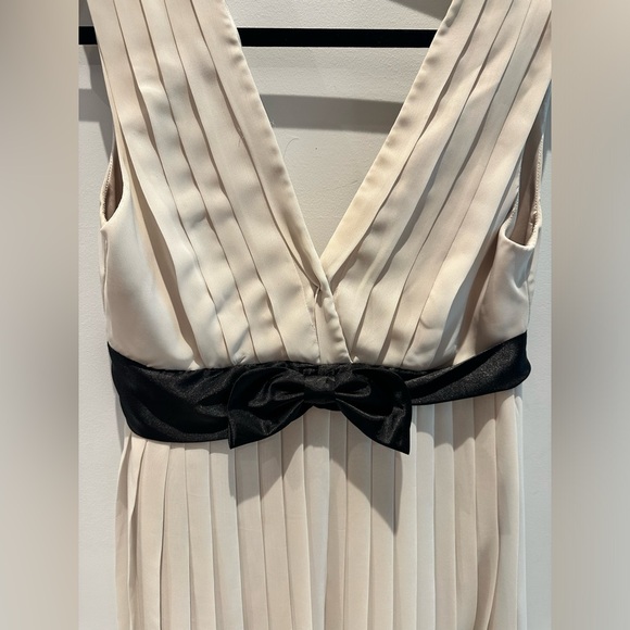 BCBG Cléo & Max beautiful elegant dress cream dress - Picture 3 of 6